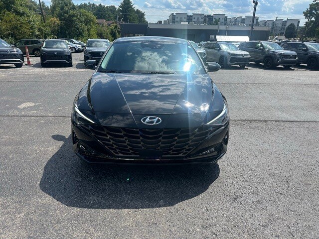 2023 Hyundai Elantra Limited photo 2