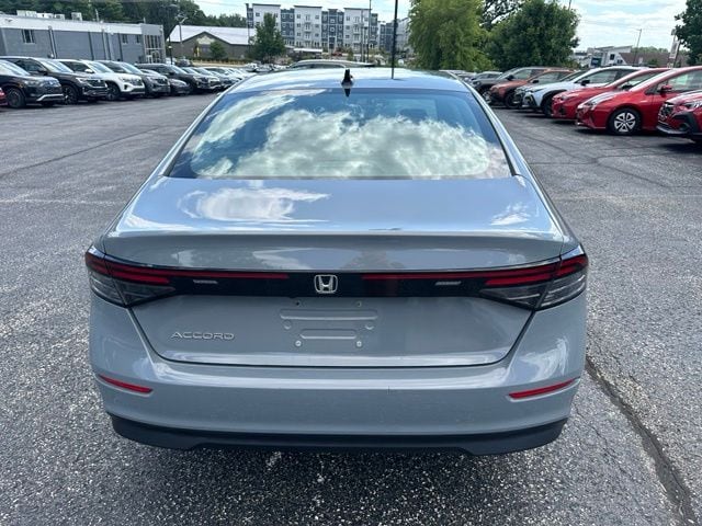 2025 Honda Accord SE - Photo 4