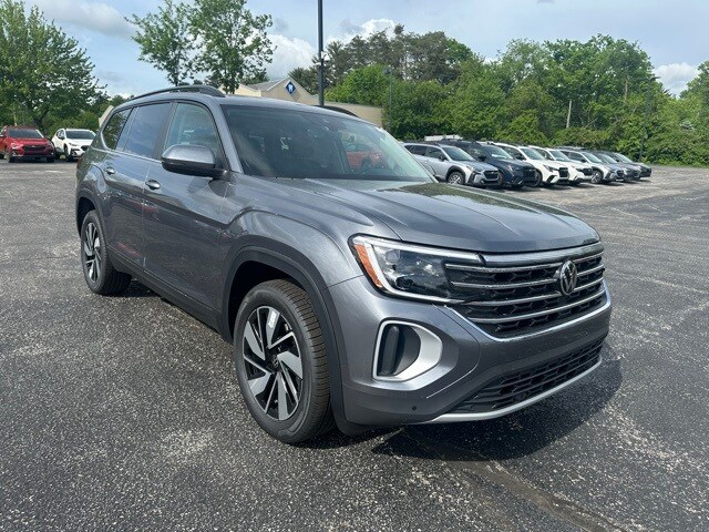2025 Volkswagen Atlas SE Technology photo 3