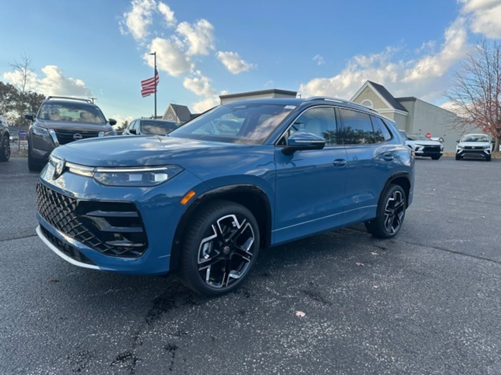 New 2026 Volkswagen Tiguan 2.0T SEL R-Line SUV