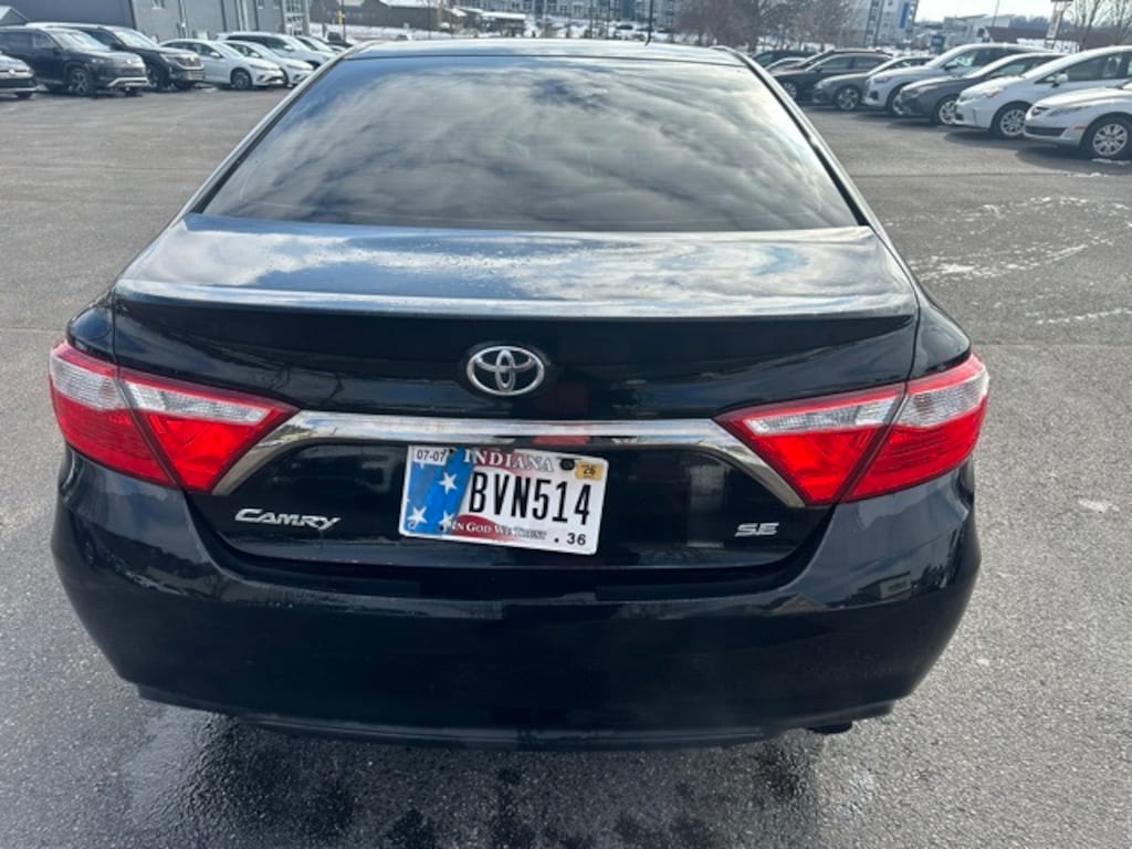 Used 2017 Toyota Camry SE Sedan