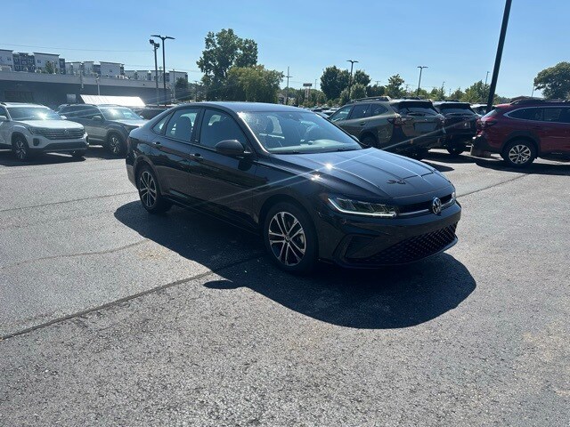 2025 Volkswagen Jetta 1.5T Sport photo 3