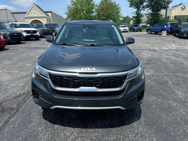 2023 Kia Seltos EX photo 2