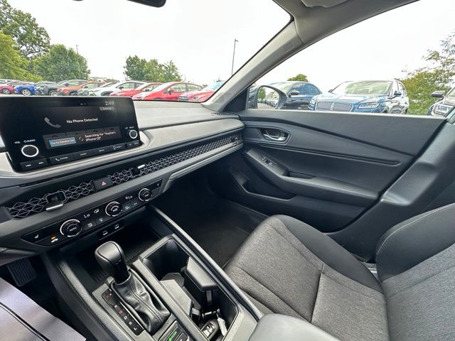 2025 Honda Accord SE - Photo 15