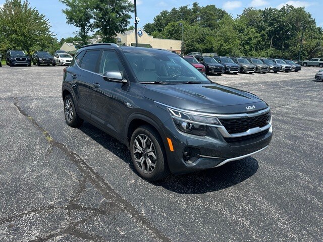 2023 Kia Seltos EX photo 3