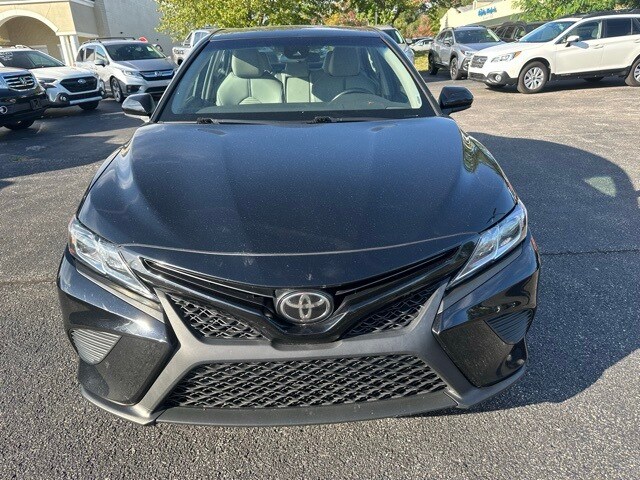 2020 Toyota Camry SE photo 2