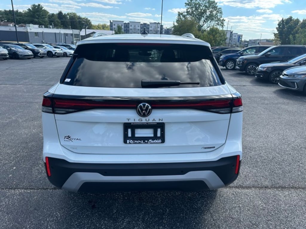 New 2025 Volkswagen Tiguan 2.0T SE SUV