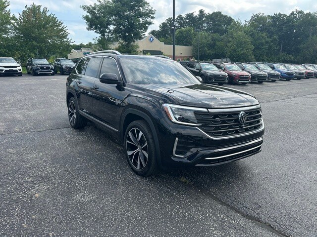 2025 Volkswagen Atlas SEL Premium R-Line photo 3