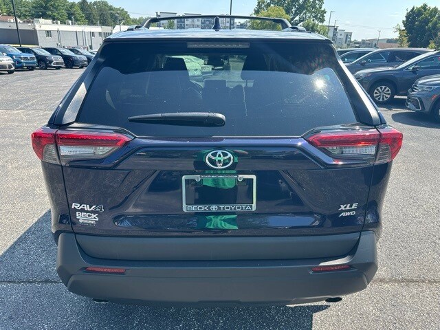 2021 Toyota RAV4 XLE Premium photo 3