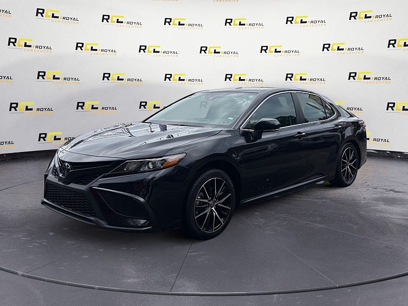 2024 Toyota Camry SE's photo