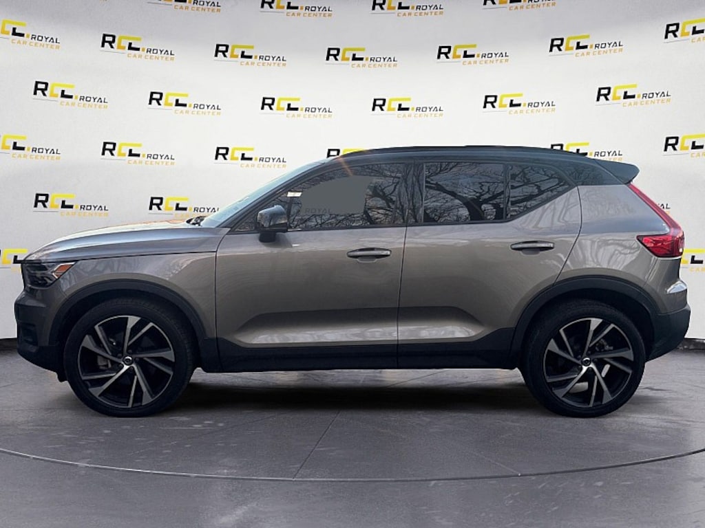 Used 2022 Volvo XC40 T5 AWD R-Design SUV