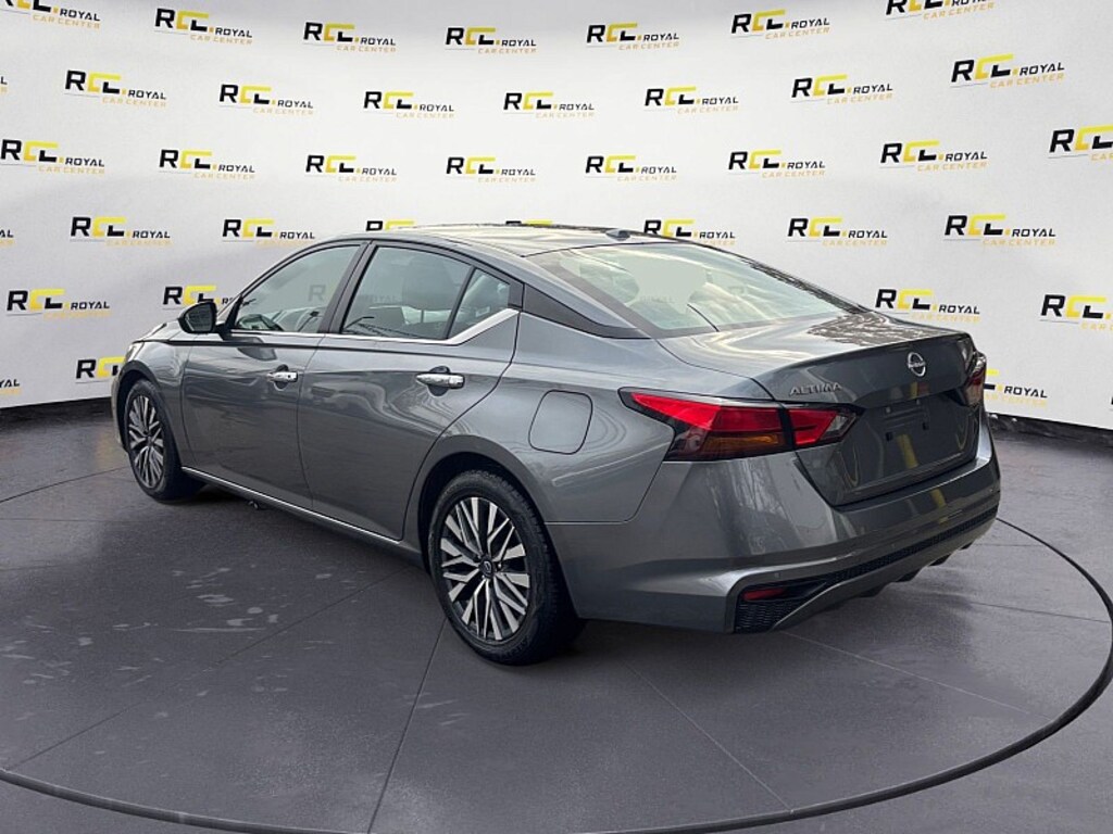 Used 2023 Nissan Altima 2.5 SV Sedan