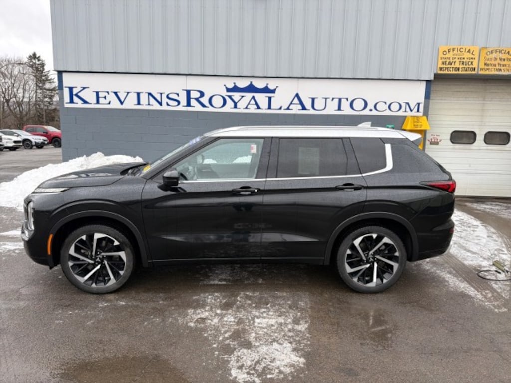 Used 2024 Mitsubishi Outlander SEL Platinum Edition SUV