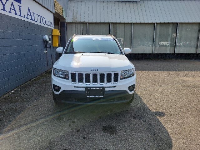 2014 Jeep Compass Latitude photo 3