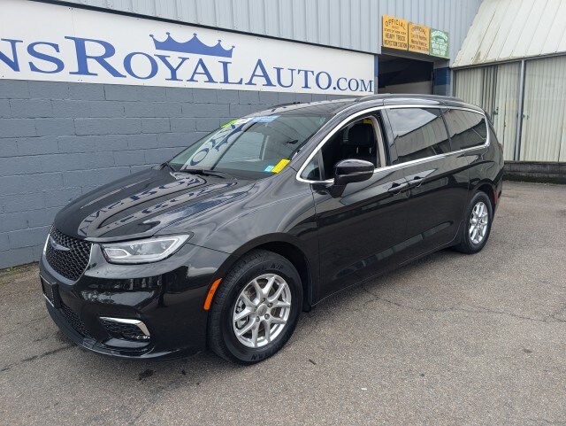 Used 2022 Chrysler Pacifica Touring L with VIN 2C4RC1BGXNR209211 for sale in Owego, NY
