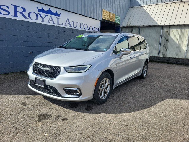 Used 2022 Chrysler Pacifica Limited with VIN 2C4RC1GG2NR175838 for sale in Owego, NY