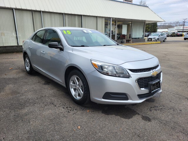 2015 Chevrolet Malibu LS photo 3