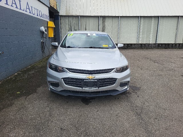 2017 Chevrolet Malibu 1LT photo 2