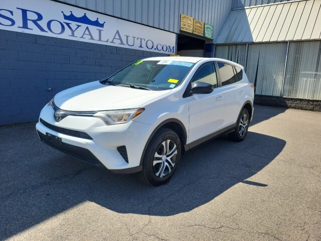 2018 Toyota RAV4 LE photo 2