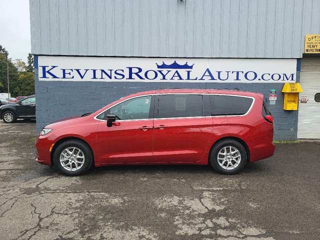 Used 2025 Chrysler Pacifica Select Van Passenger Van