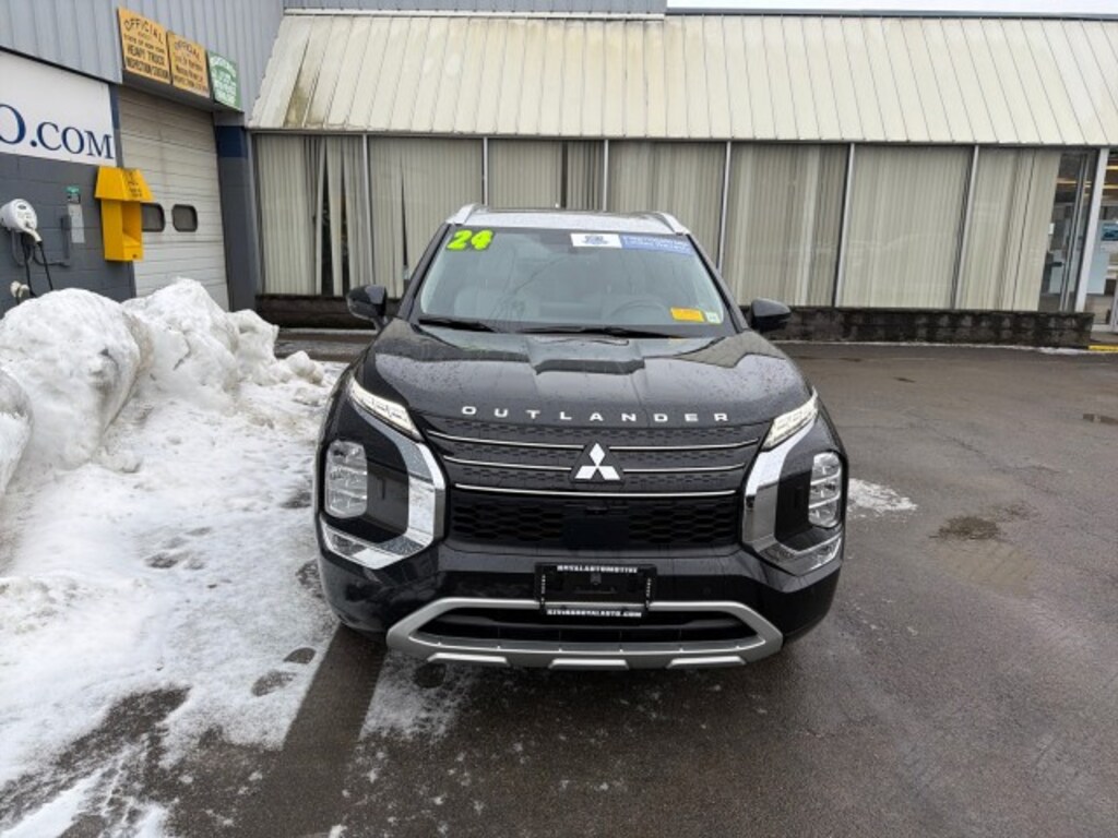 Used 2024 Mitsubishi Outlander SEL Platinum Edition SUV