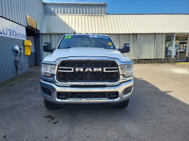 2024 Ram 2500 Tradesman photo 3