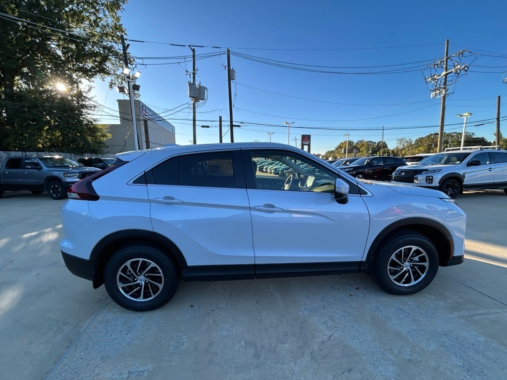 2026 Mitsubishi Eclipse Cross ES's photo