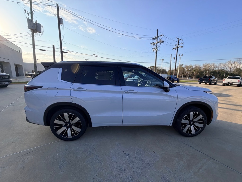 2026 Mitsubishi Outlander SEL's photo