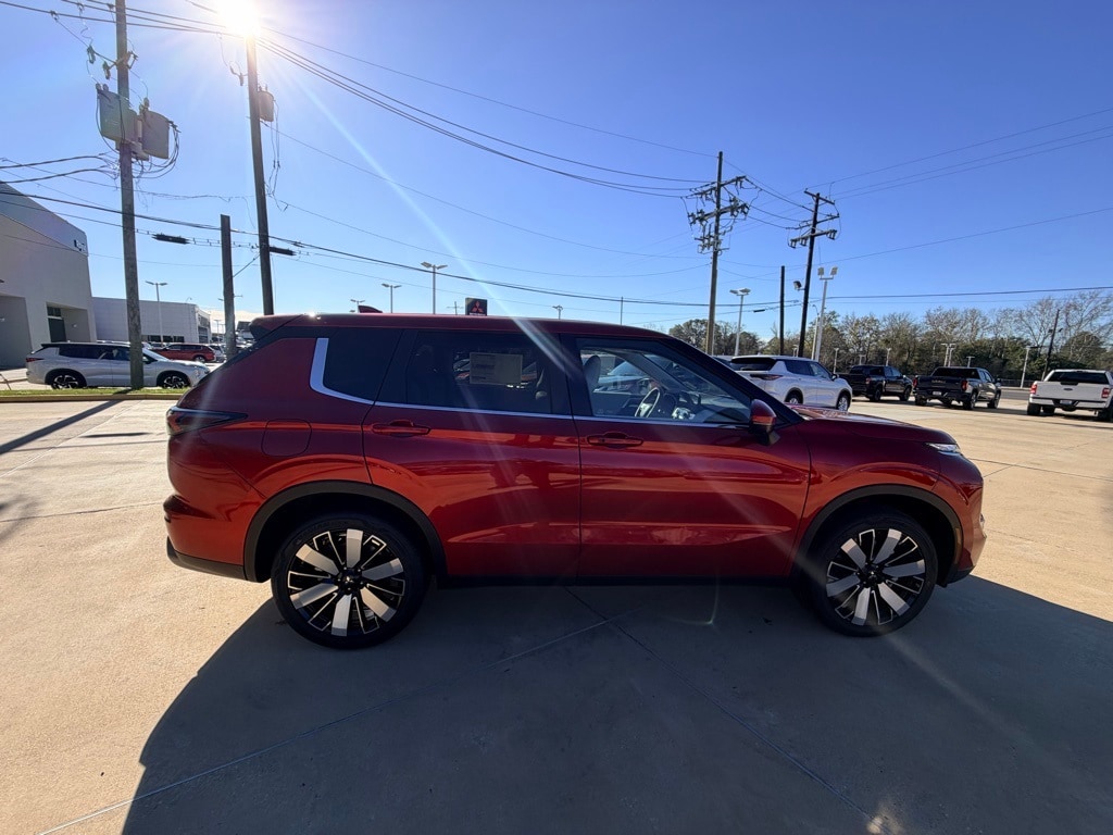 2026 Mitsubishi Outlander SE's photo