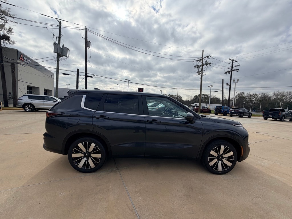 2026 Mitsubishi Outlander SE's photo