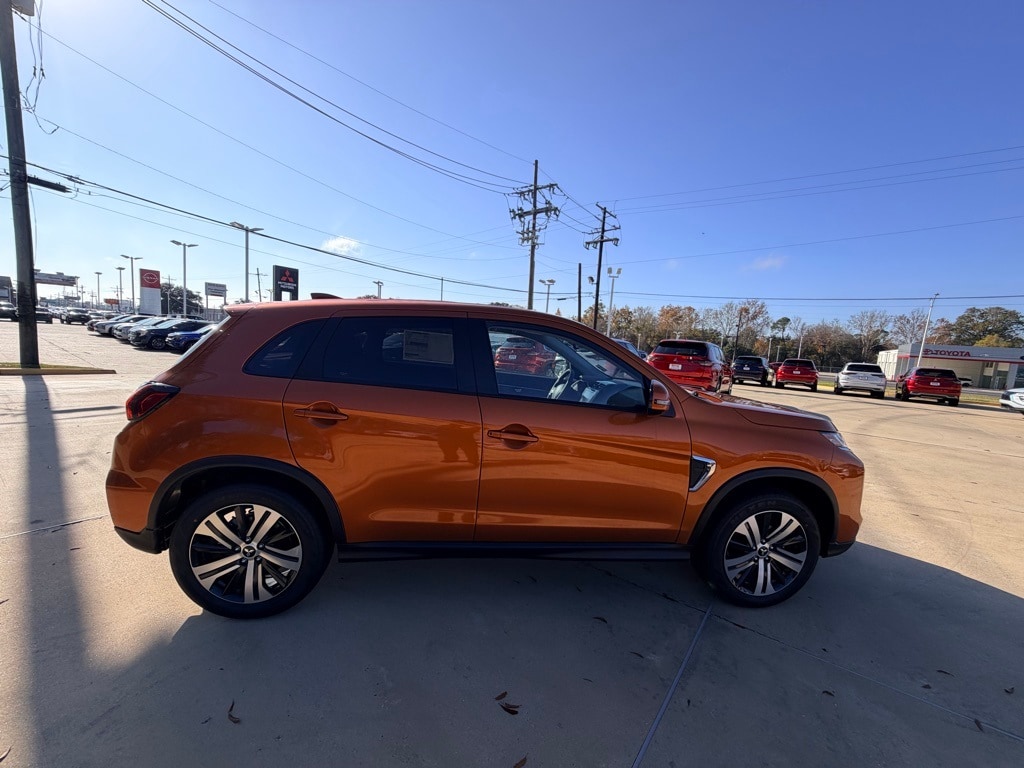 2026 Mitsubishi Outlander Sport SE's photo