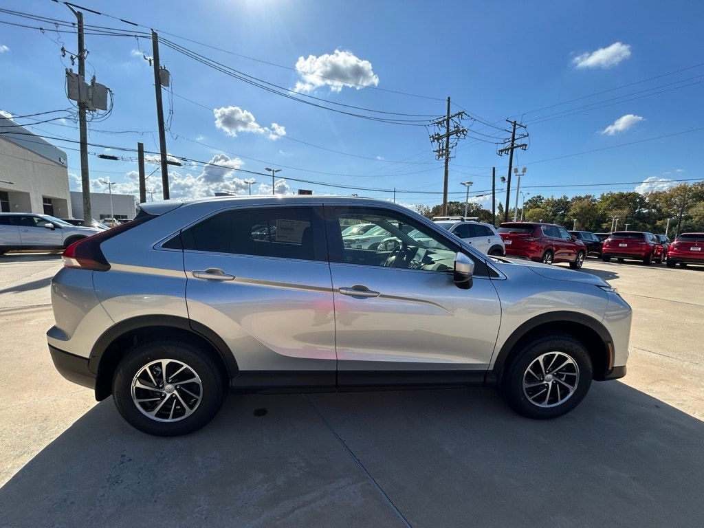 2026 Mitsubishi Eclipse Cross ES's photo