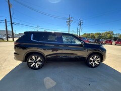 2025 Mitsubishi Outlander SE SUV