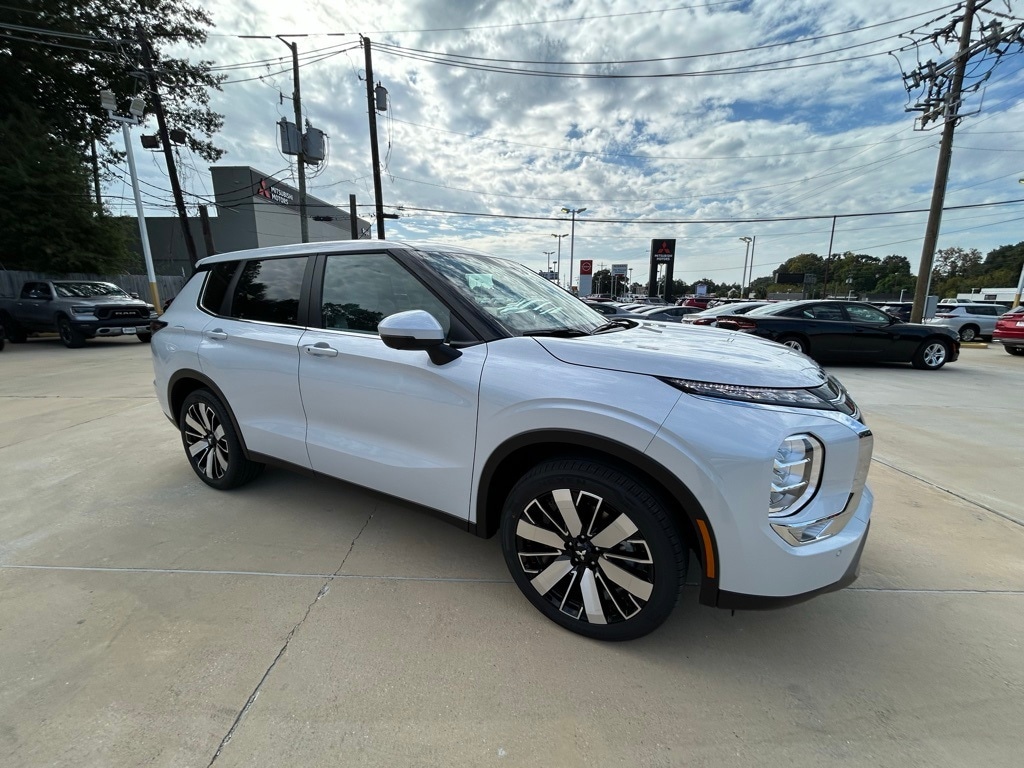 New 2025 Mitsubishi Outlander SE SUV