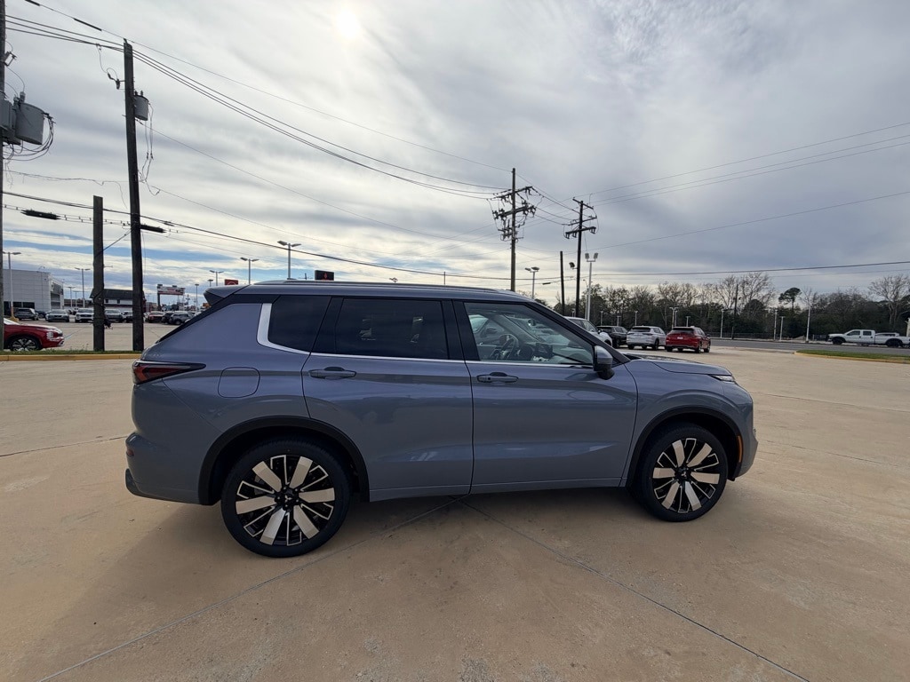 2026 Mitsubishi Outlander SEL's photo