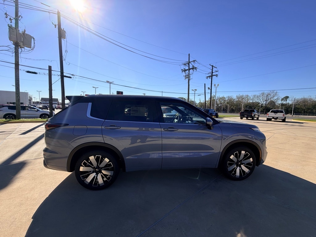 2026 Mitsubishi Outlander SEL's photo