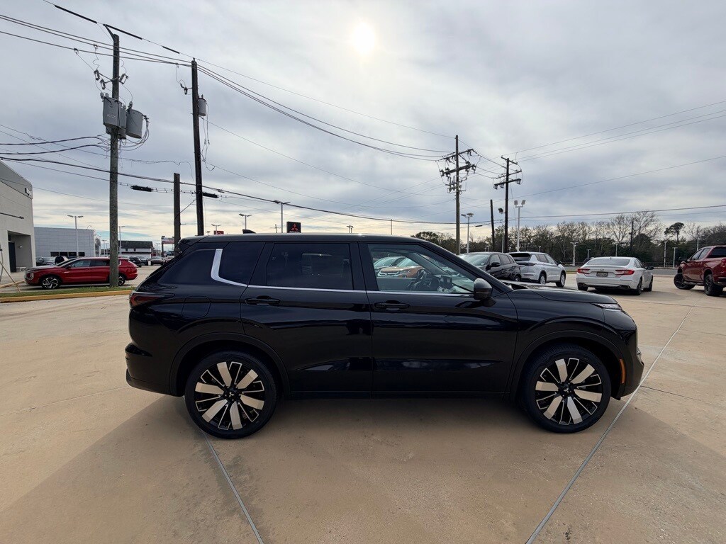 2026 Mitsubishi Outlander SE's photo