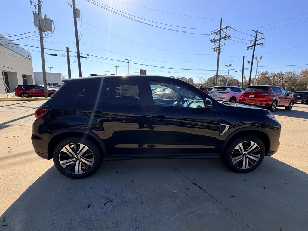 2026 Mitsubishi Outlander Sport SE's photo