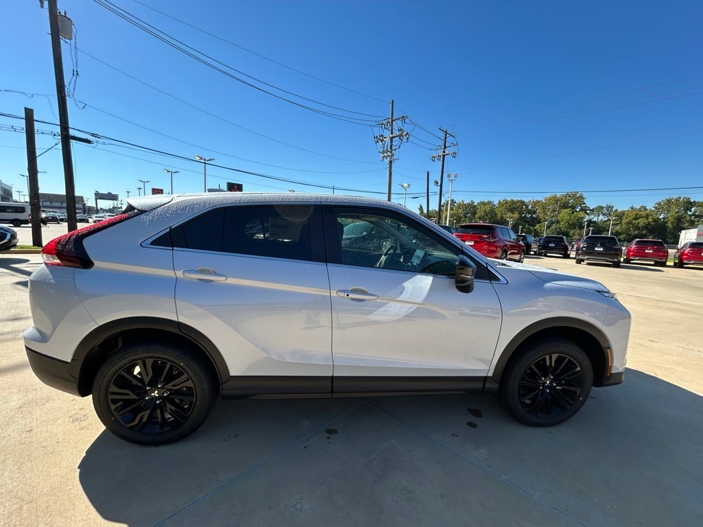 2026 Mitsubishi Eclipse Cross LE's photo