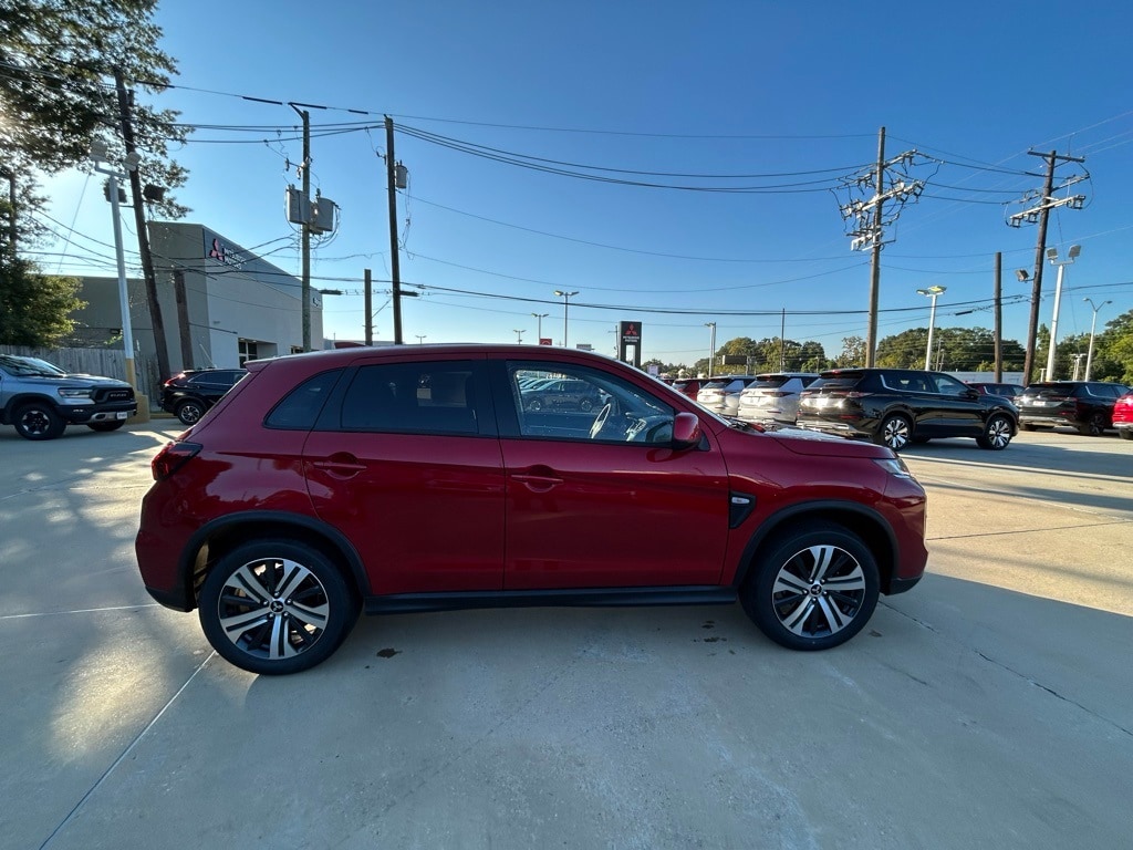 2025 Mitsubishi Outlander Sport ES's photo