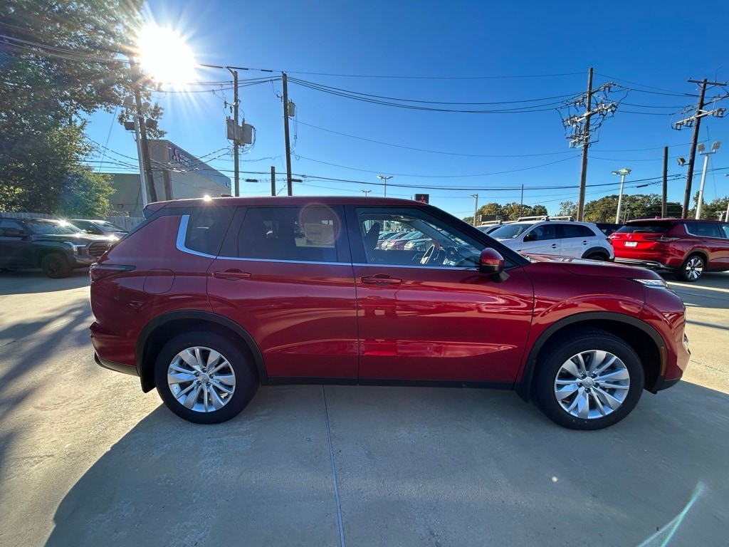 2025 Mitsubishi Outlander ES