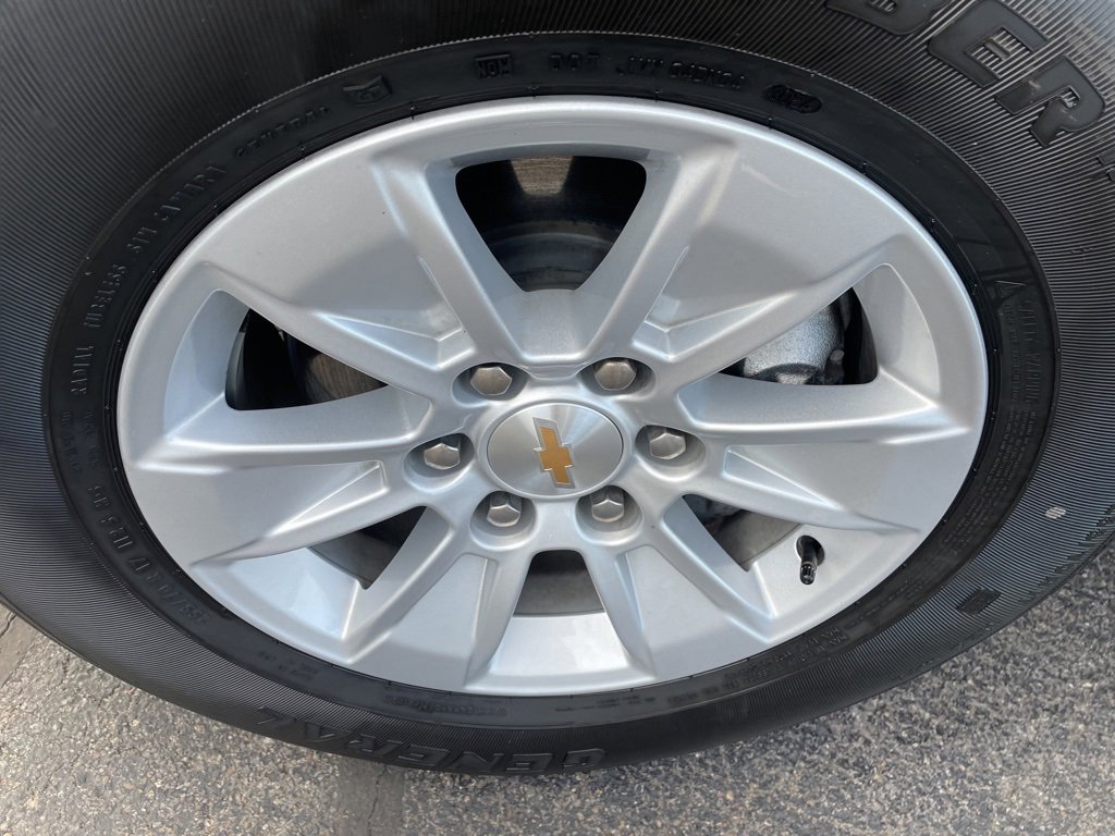 2025 Chevrolet Silverado 1500 LT photo 2