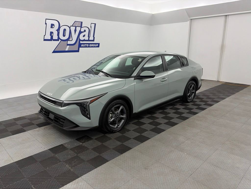 2025 Kia K4 LXS AT's photo