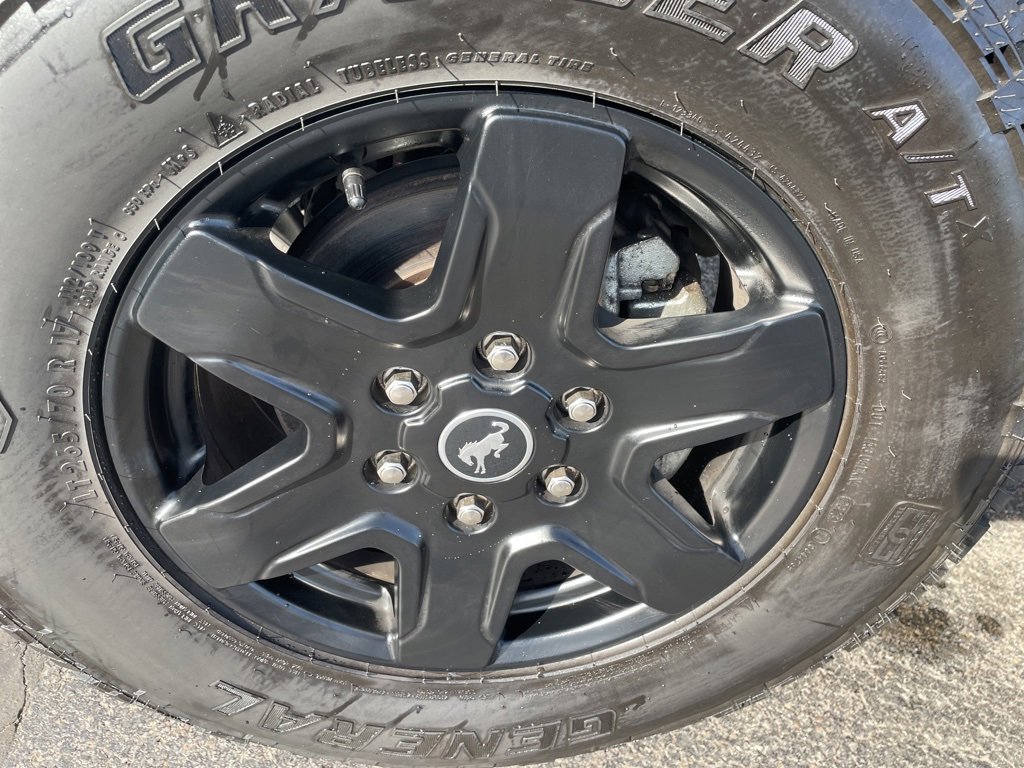 2023 Ford Bronco Black Diamond photo 2