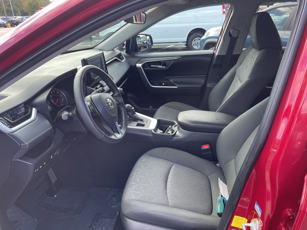 2021 Toyota RAV4 XLE photo 3