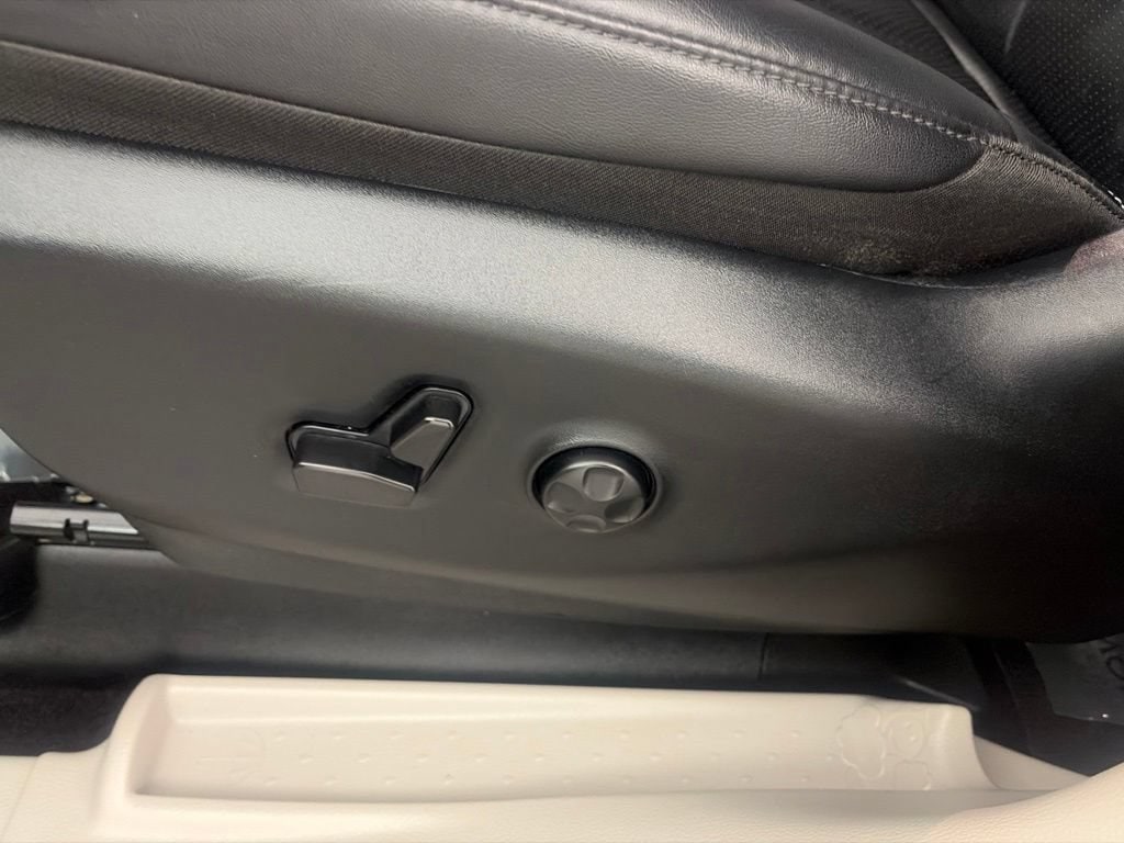 2024 Chrysler Pacifica Touring L - Photo 13
