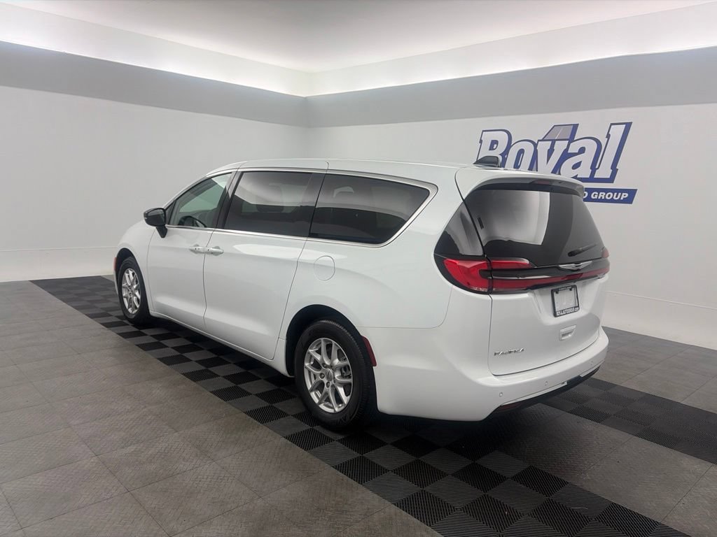 2024 Chrysler Pacifica Touring L - Photo 6