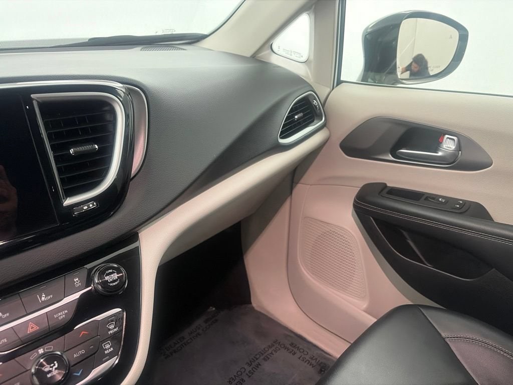 2024 Chrysler Pacifica Touring L - Photo 16