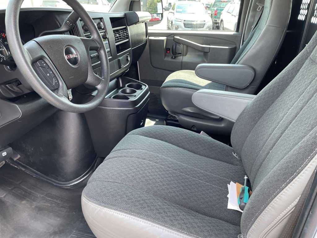 2023 Gmc Savana Cargo 2500 photo 3