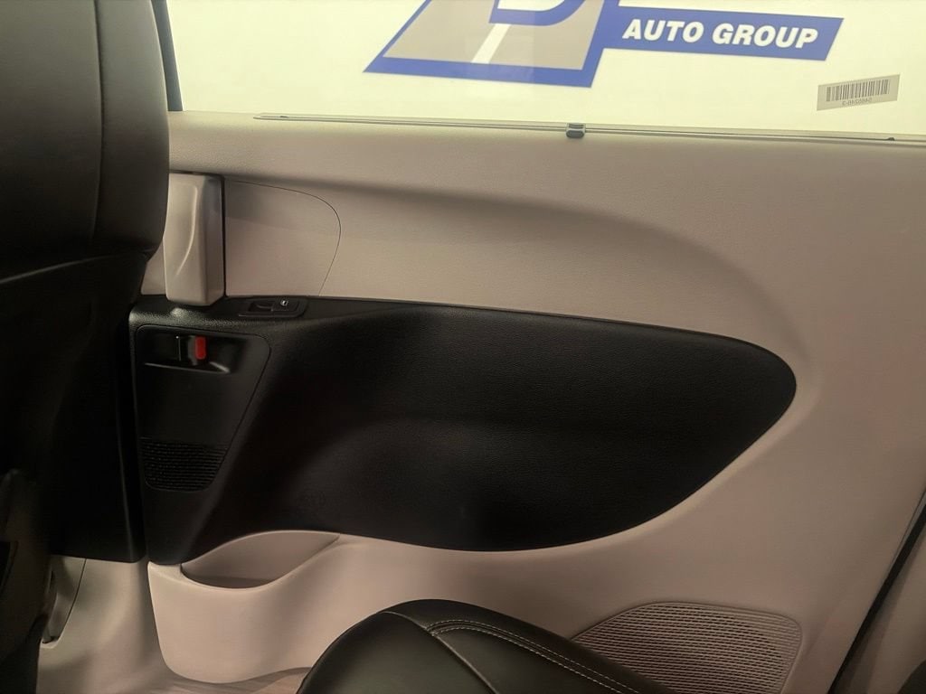 2024 Chrysler Pacifica Touring L - Photo 31